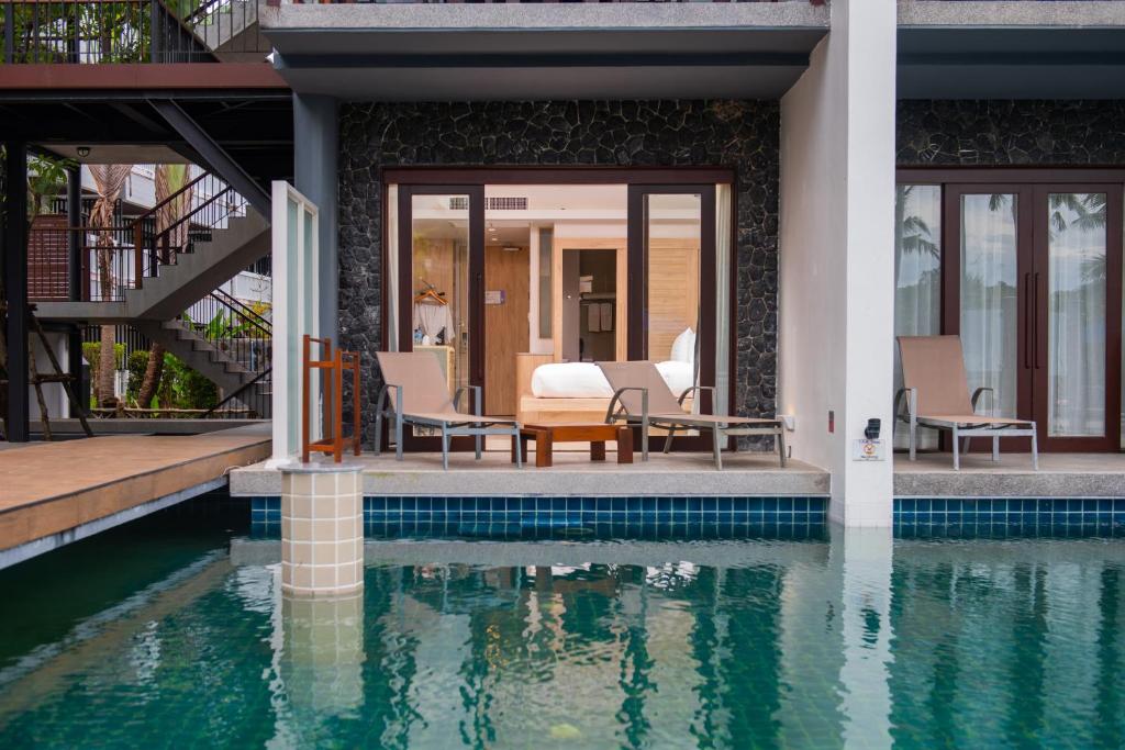 Holiday Ao Nang Beach Resort Phuket