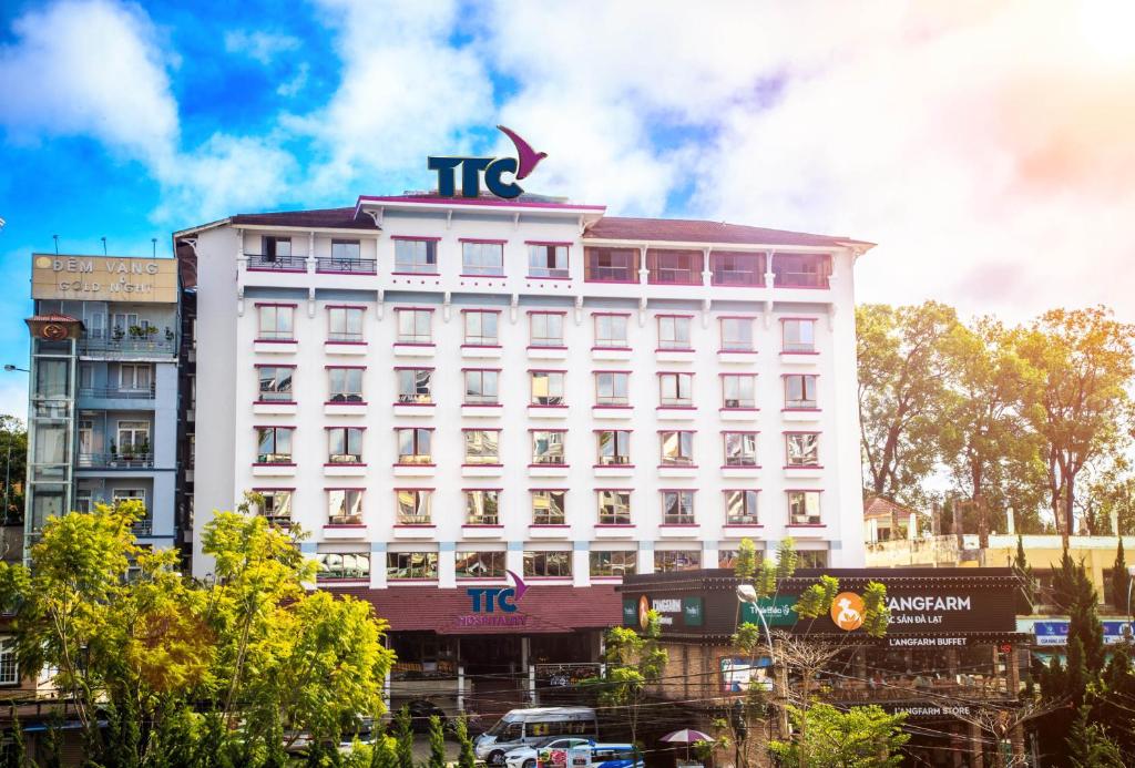 Photograph the vibrant spirit of Da Lat’s colonial charm