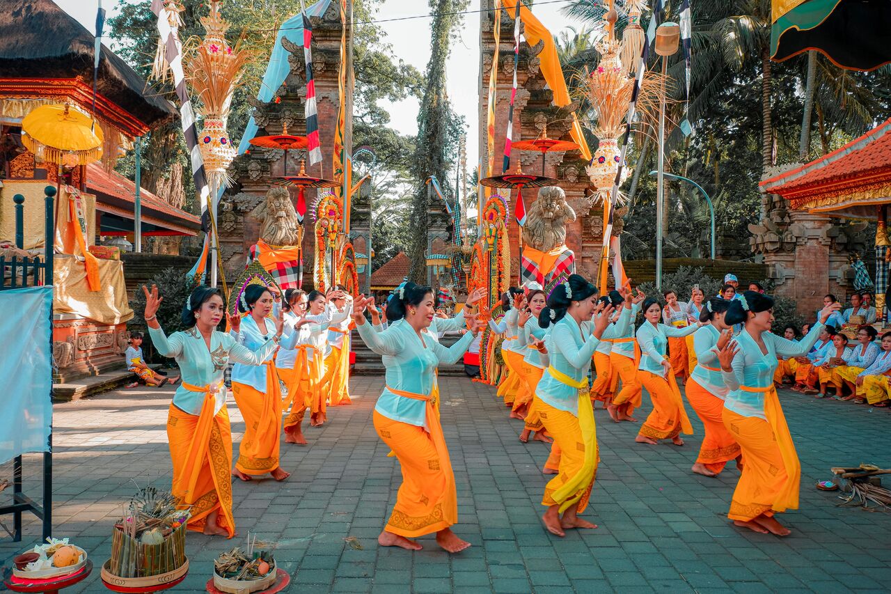 Capture the authentic charm of Indonesia’s cultural scene