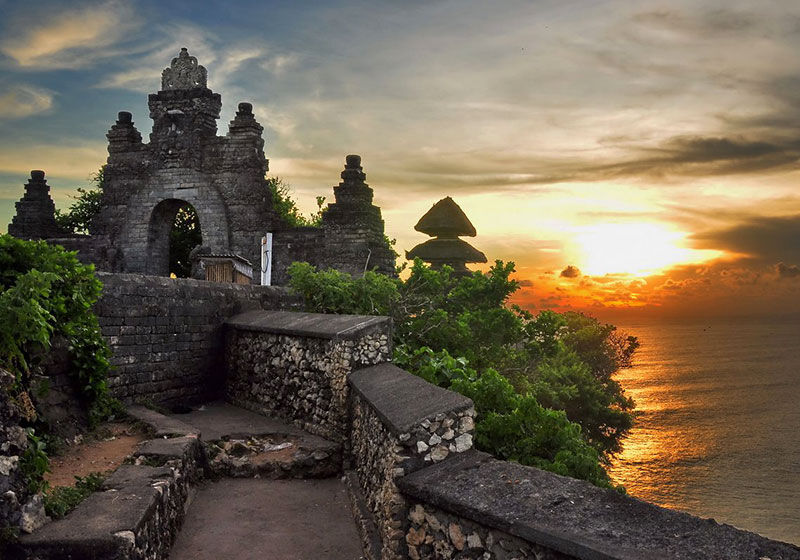 Capture the authentic charm of Indonesia’s cultural scene