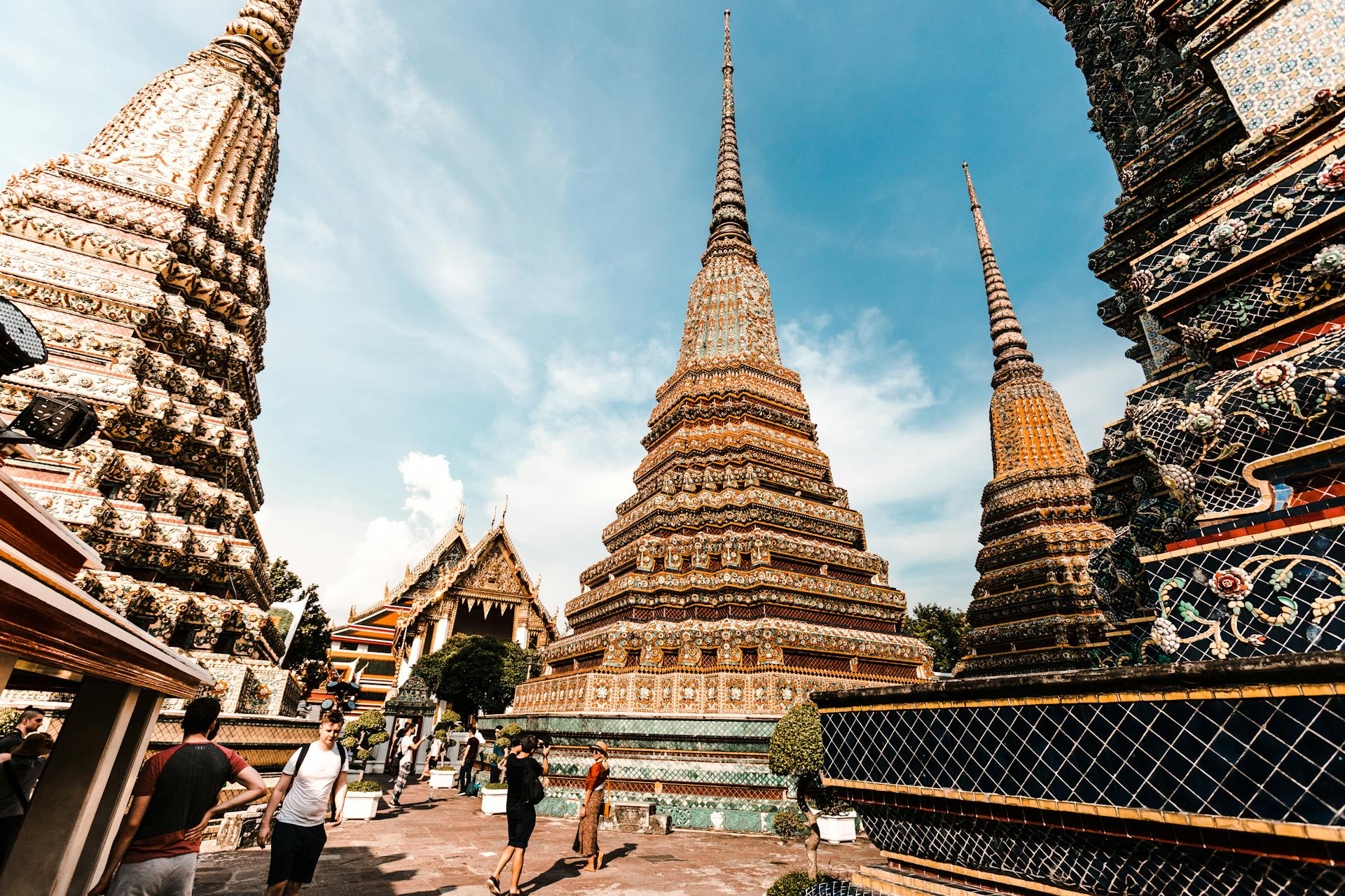 Capture the breathtaking beauty of Bangkok’s most sacred site