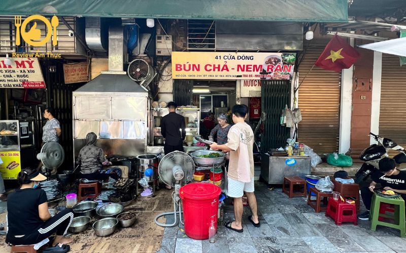 Capture the bustling beauty of Hanoi’s cultural landmarks