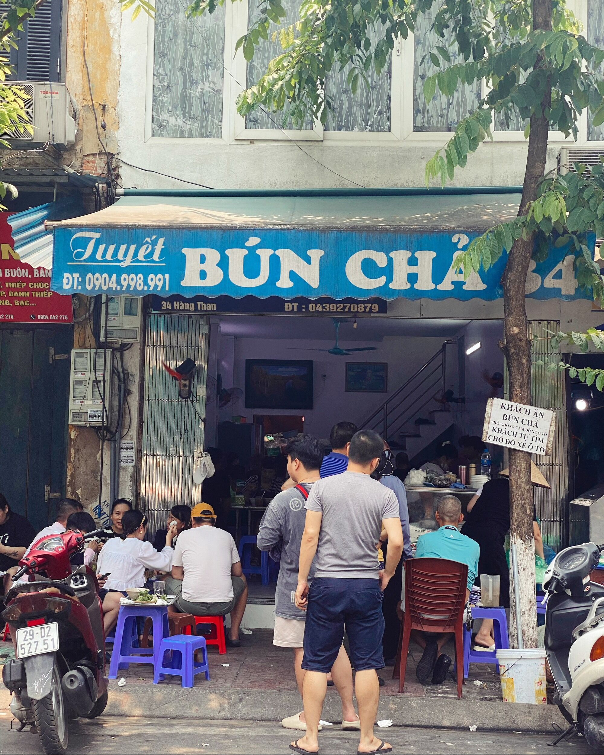 Capture the bustling beauty of Hanoi’s cultural landmarks