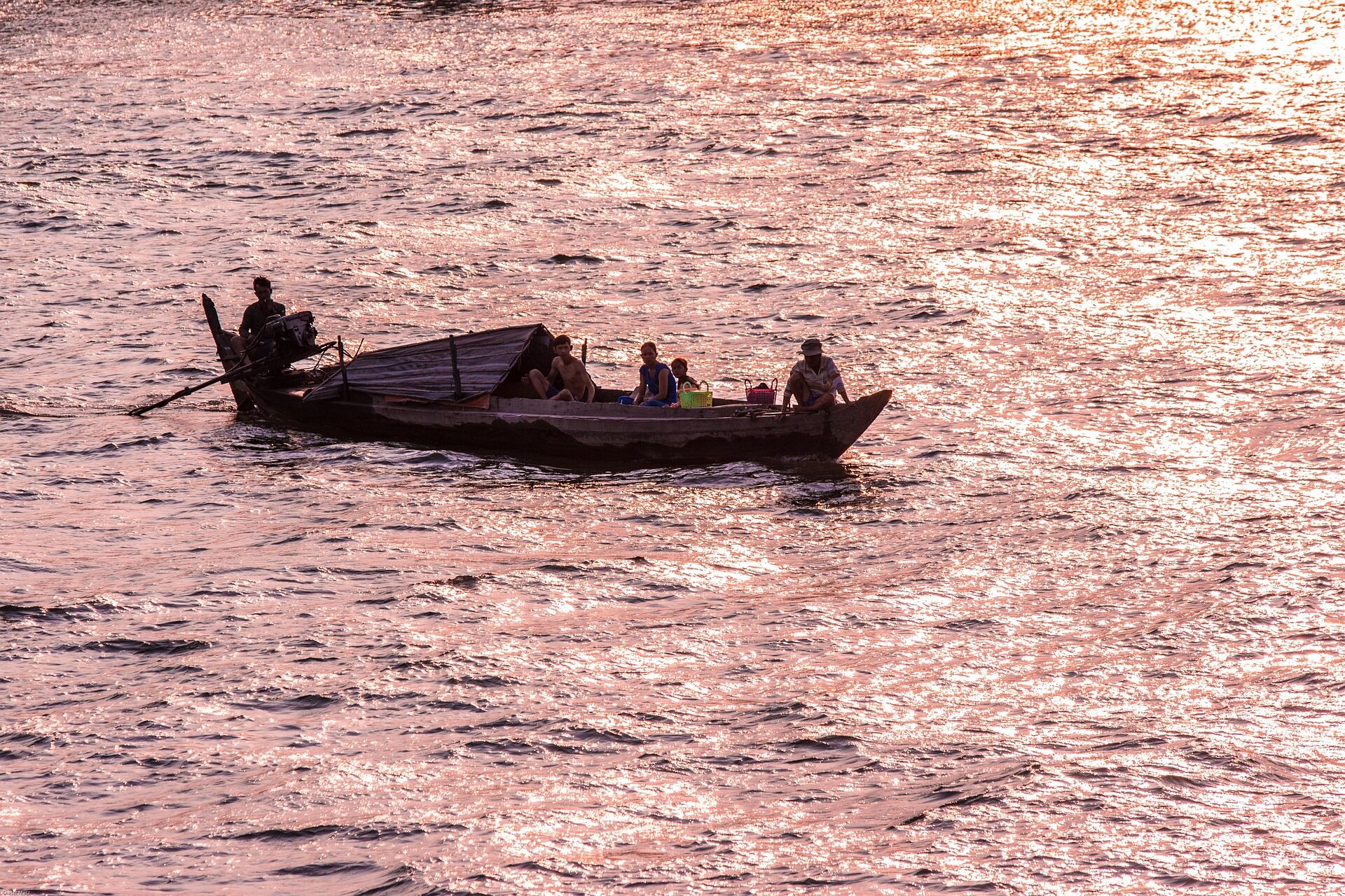 Capture the serene beauty of Chiang Khong’s cultural landmarks