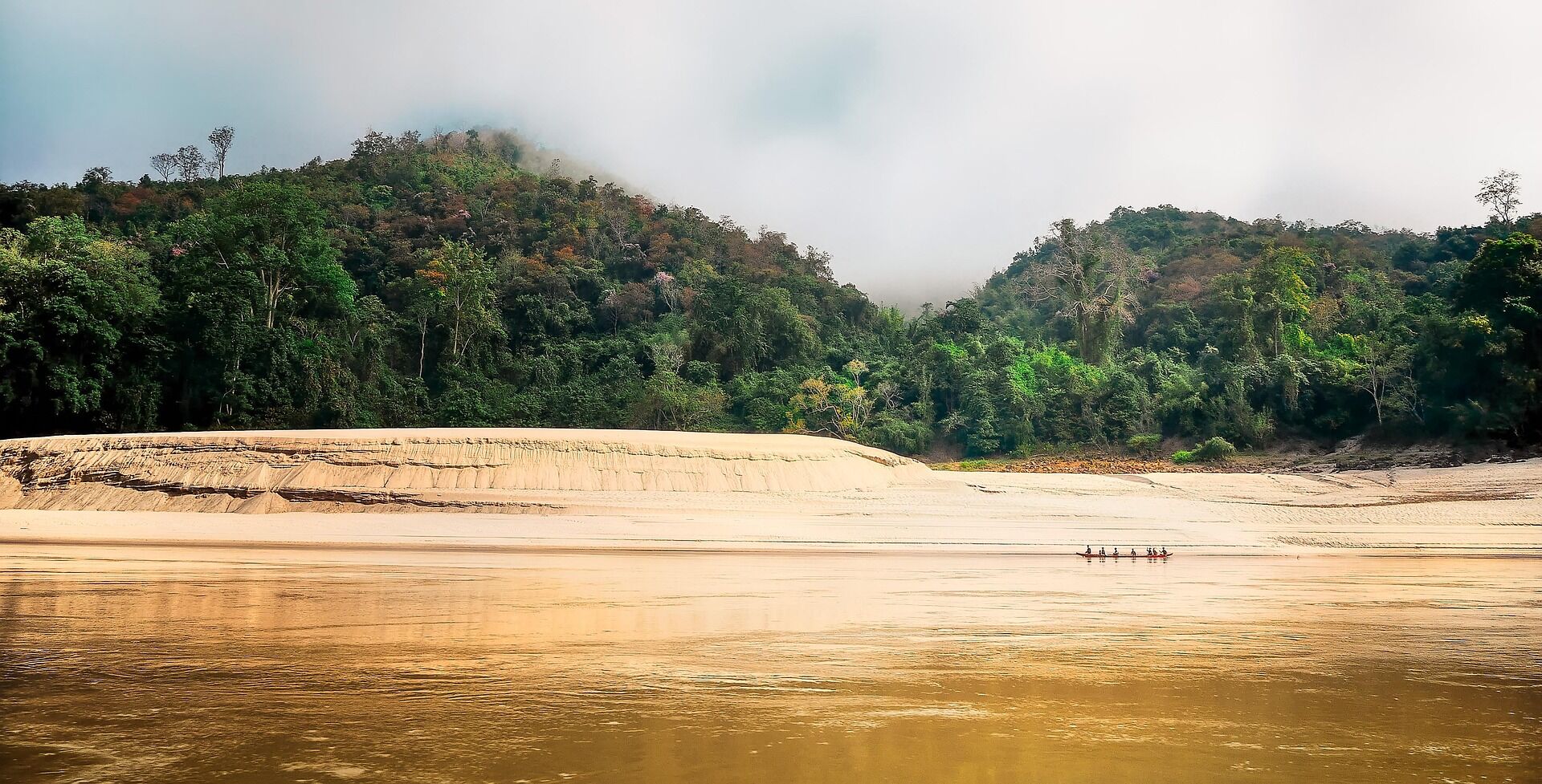 Capture the authentic charm of Thailand’s cultural scene