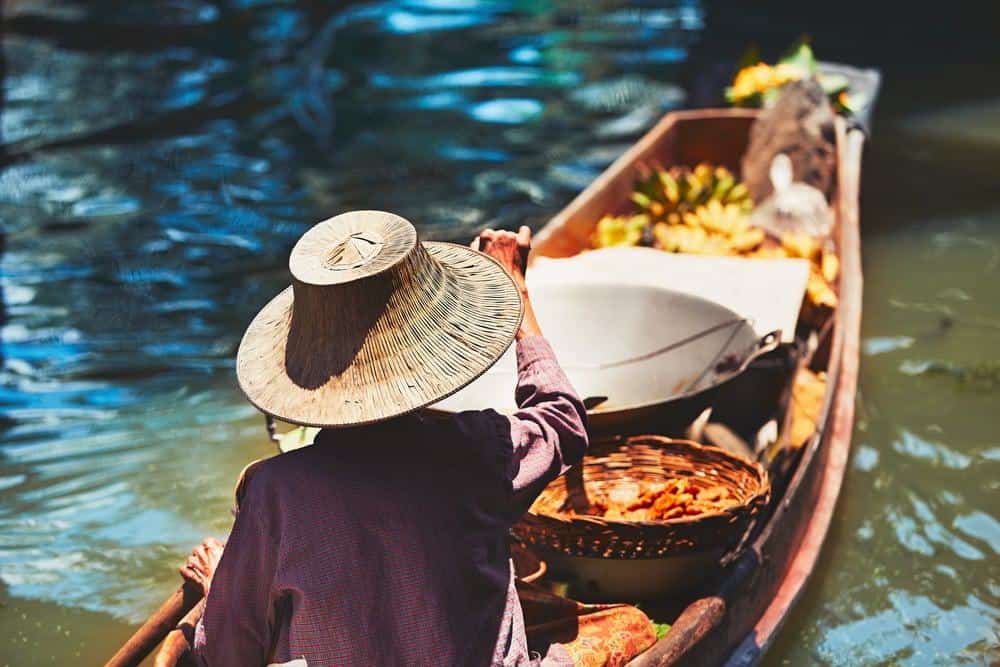 Immerse in Damnoen Saduak’s vibrant heritage