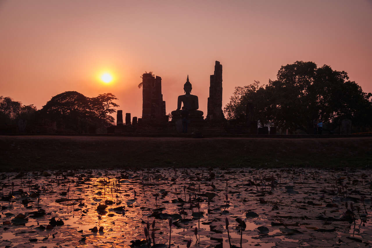 Capture the majestic beauty of Sukhothai’s cultural landmarks