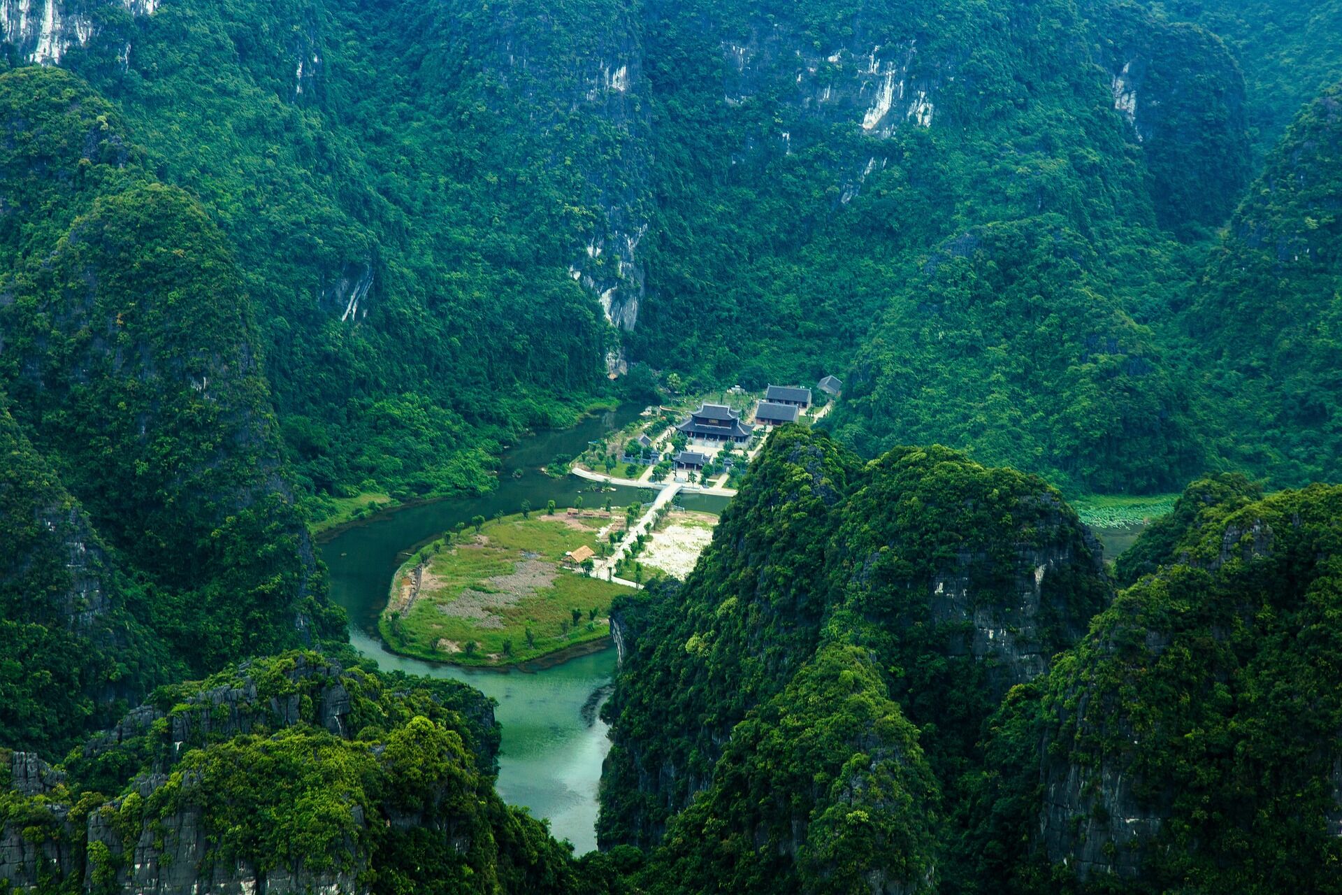 Photograph the scenic spirit of Vietnam’s culture