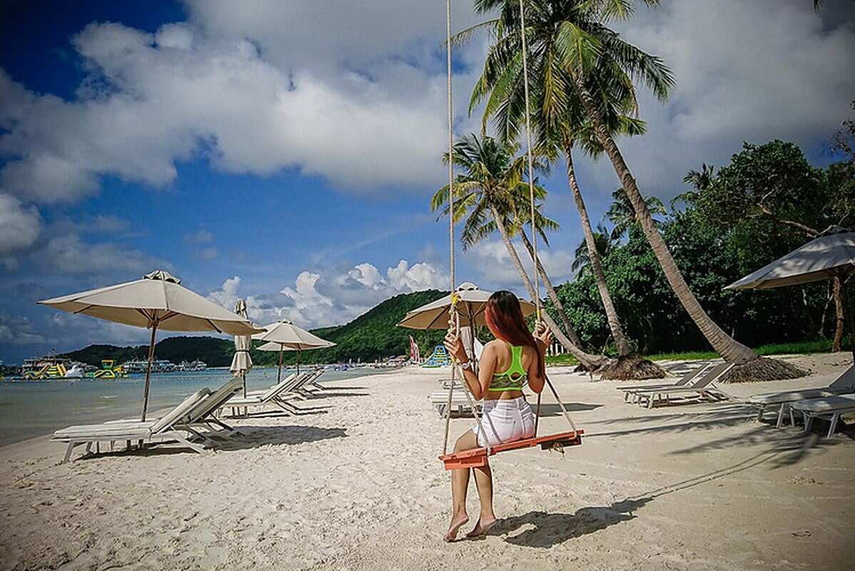 Capture the golden sands of Phu Quoc’s iconic beach