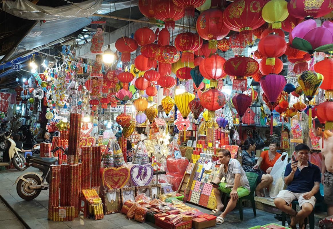 Learn traditions with expert insights during the festival
