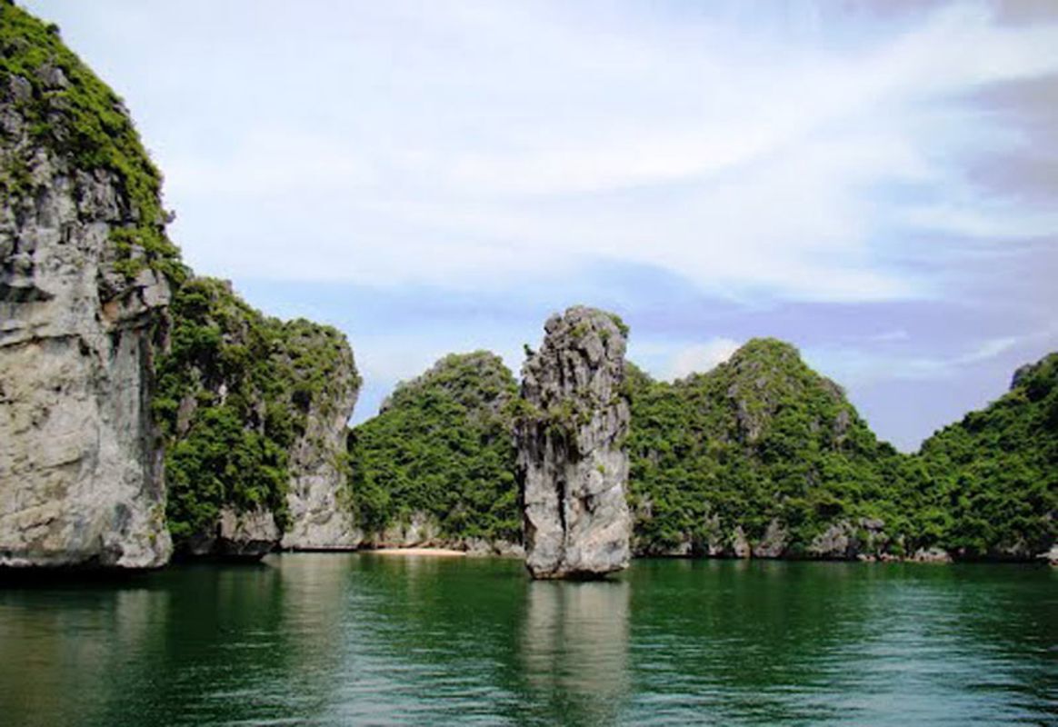 Experience Halong Bay Tours with sustainable adventures
