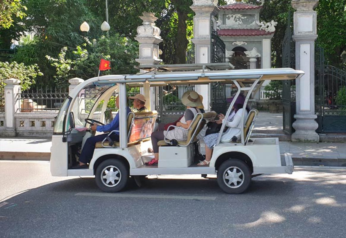 Photograph the vibrant allure of Hanoi’s food scene
