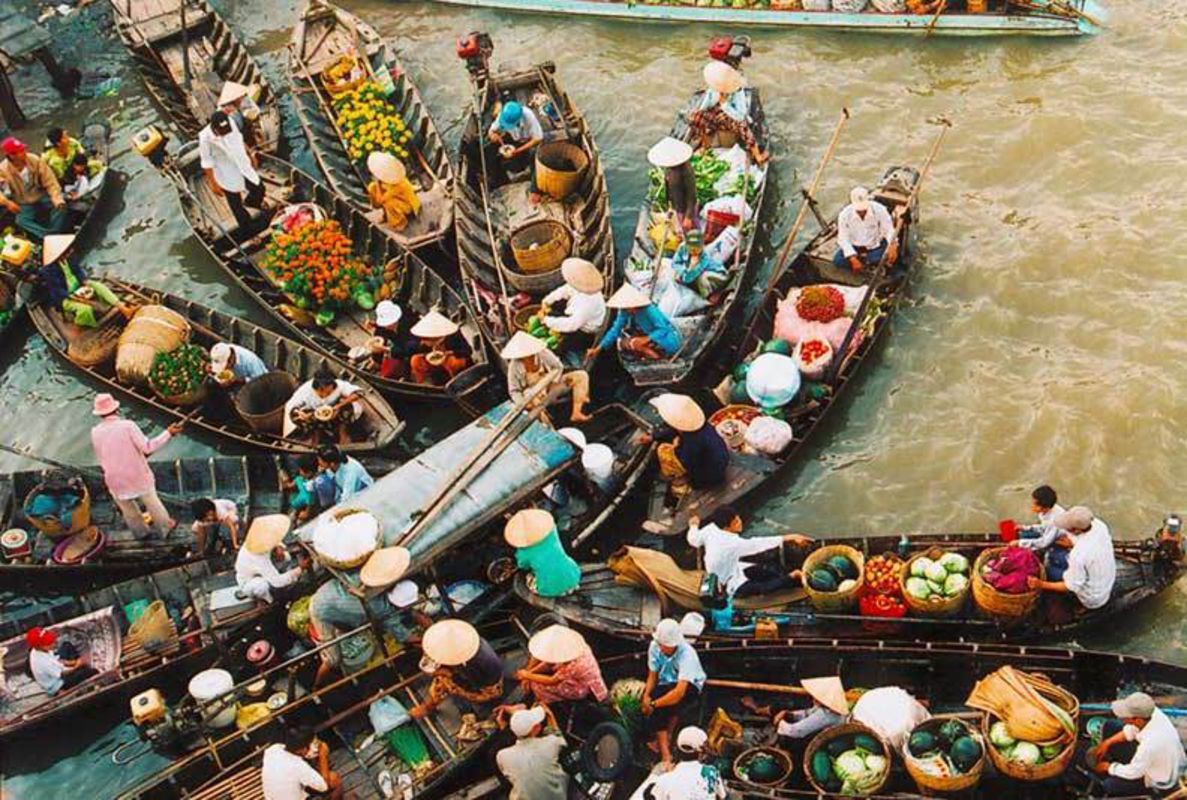 Capture the vibrant energy of Can Tho’s river commerce