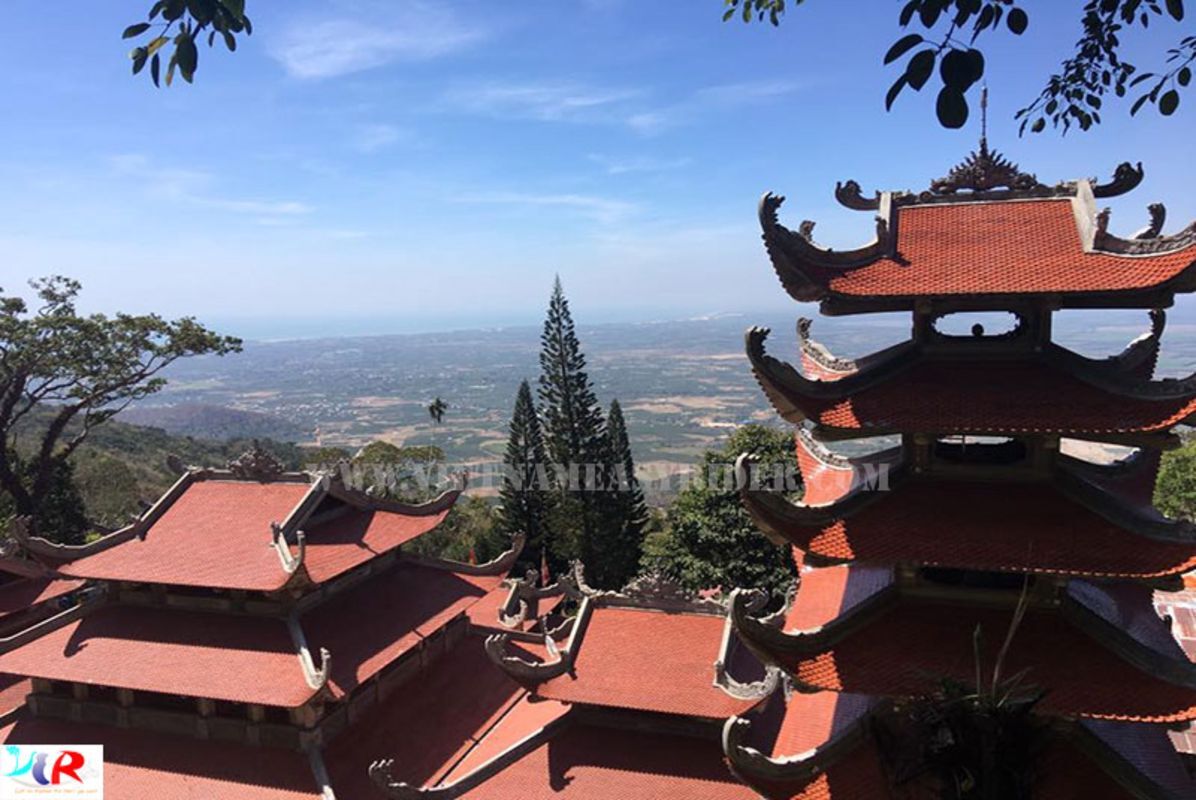 Visit Truong Linh Son Tho pagoda in Mui Ne, Lam Dong Province