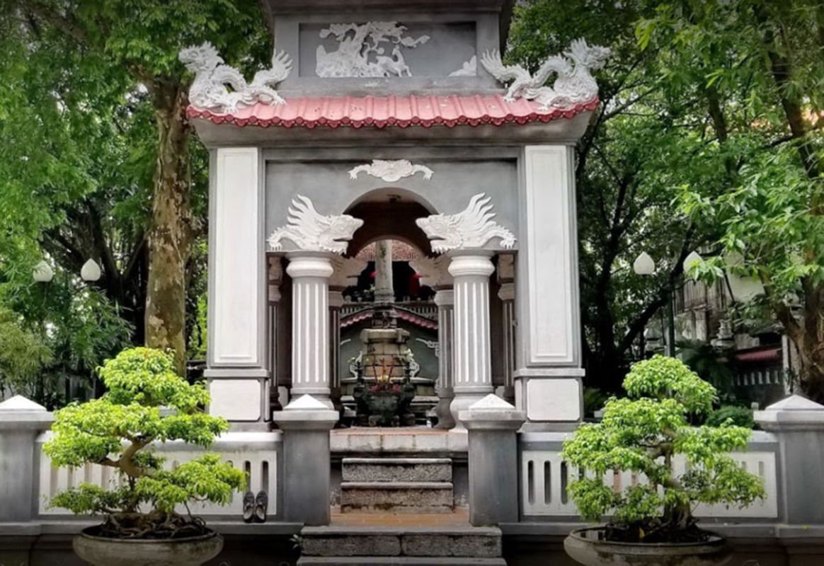 Photograph the historic allure of Hanoi’s temple
