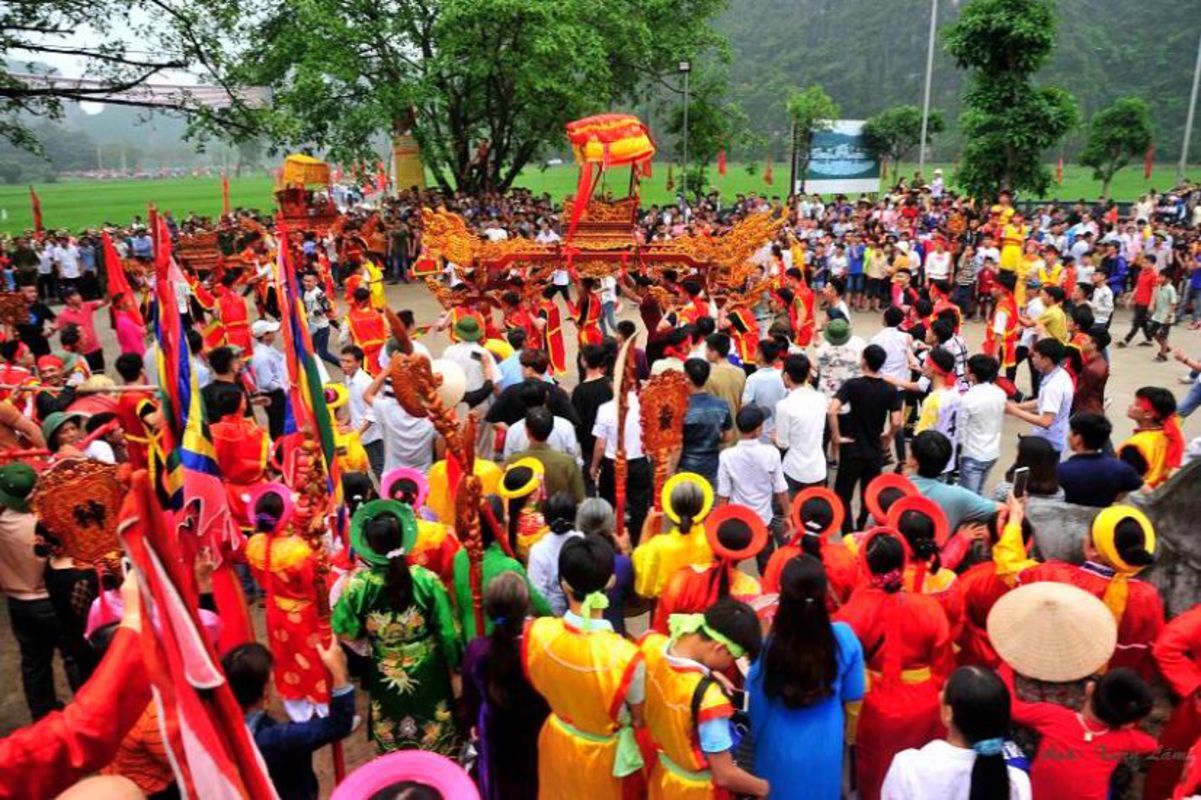 Experience Ninh Binh Tours with sustainable adventures