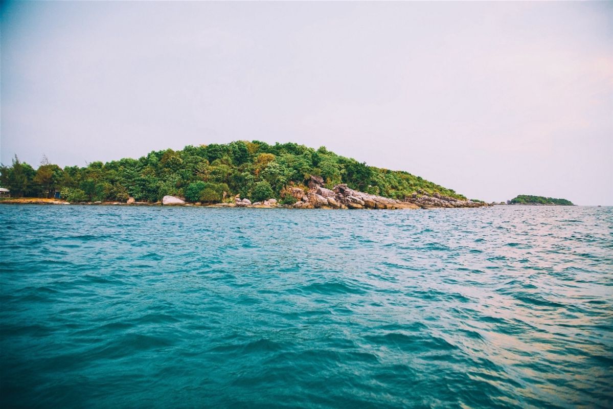 Dive into the vibrant marine charm of Chua Islet Travel