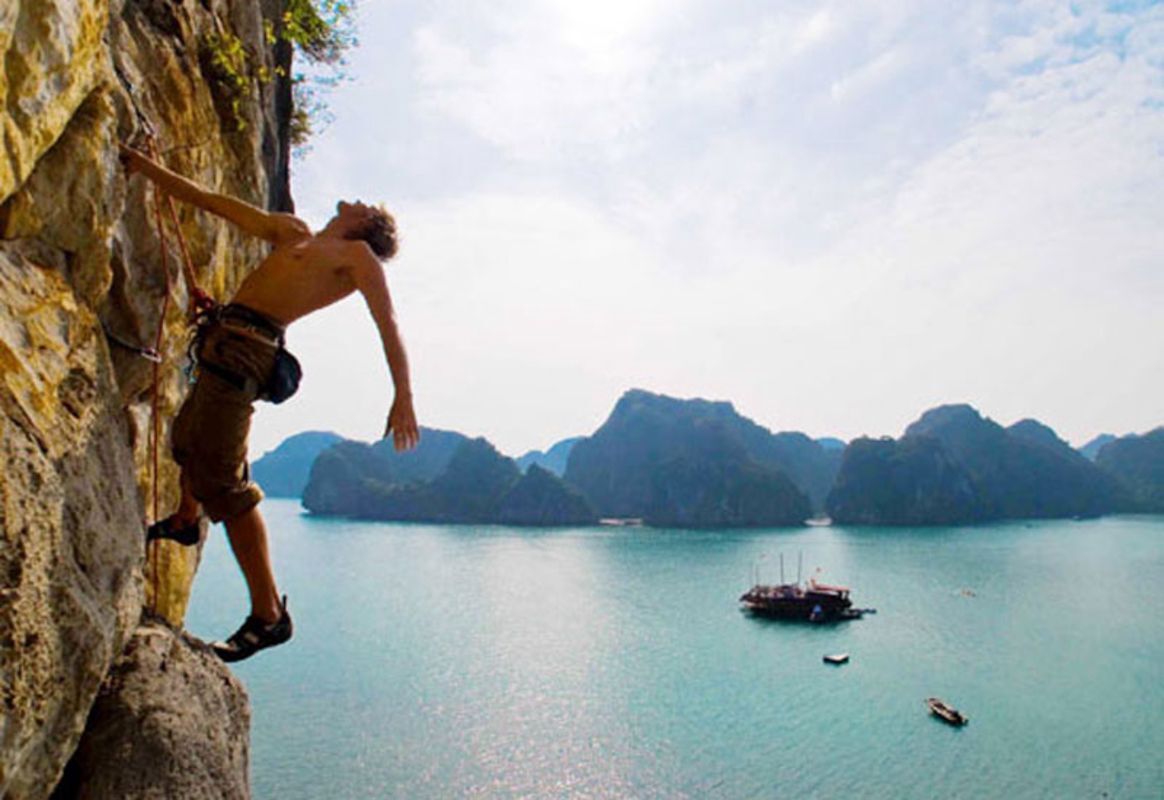 Rock climbing in Lan Ha bay