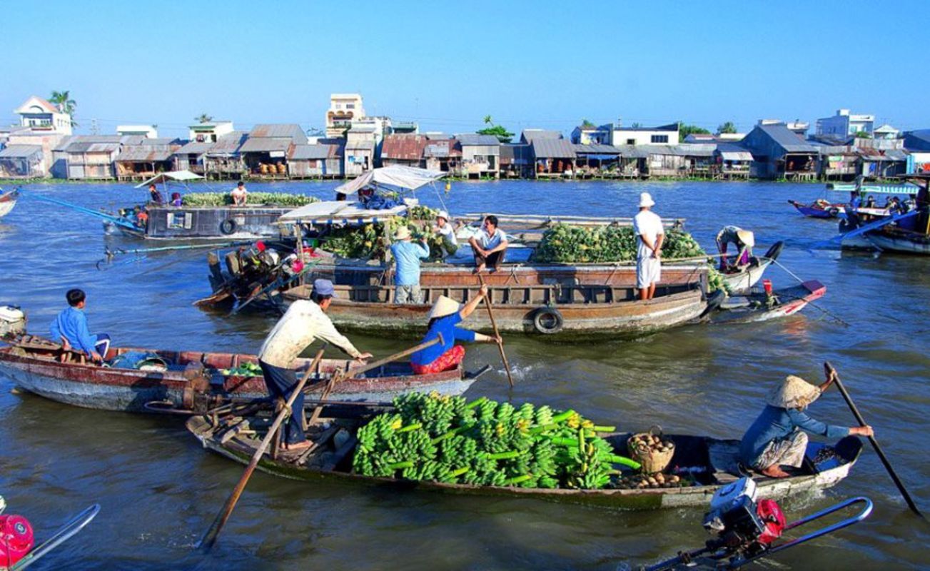 Capture the vibrant beauty of Vinh Long’s waterway gem