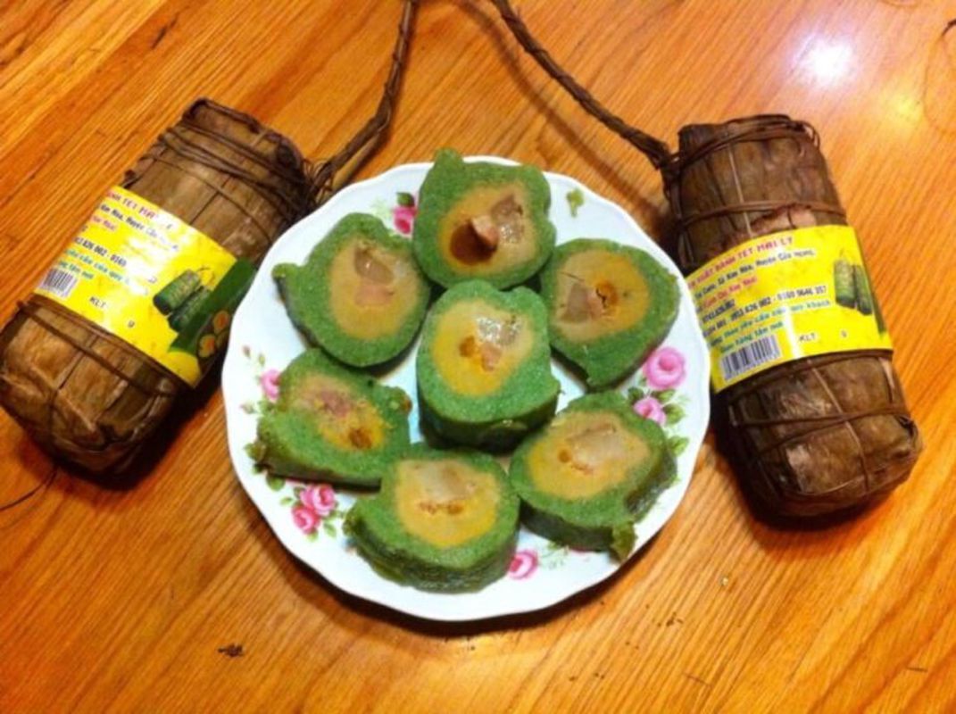 Tra Cuon cylindric glutinous rice Cake - "Bánh Tét Trà Cuôn"
