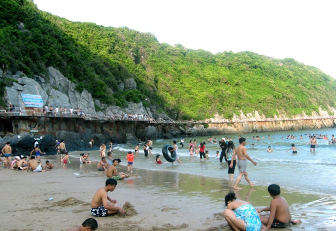 Capture the adventurous spirit of Cat Ba’s natural beauty