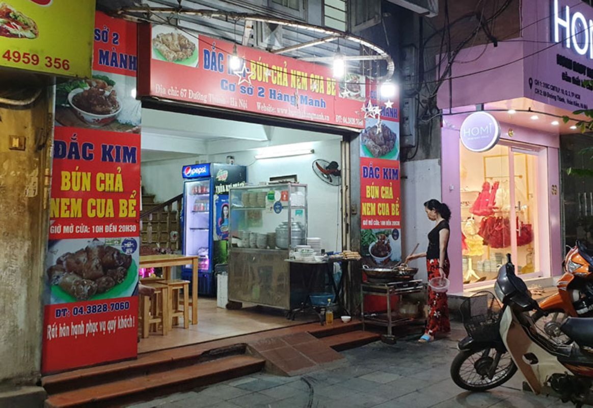 Experience Bún Chả Đắc Kim Tours with sustainable dining