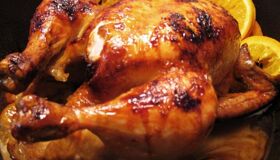 Shop for grilled chicken in clay ingredients at Dong Thap’s vibrant market