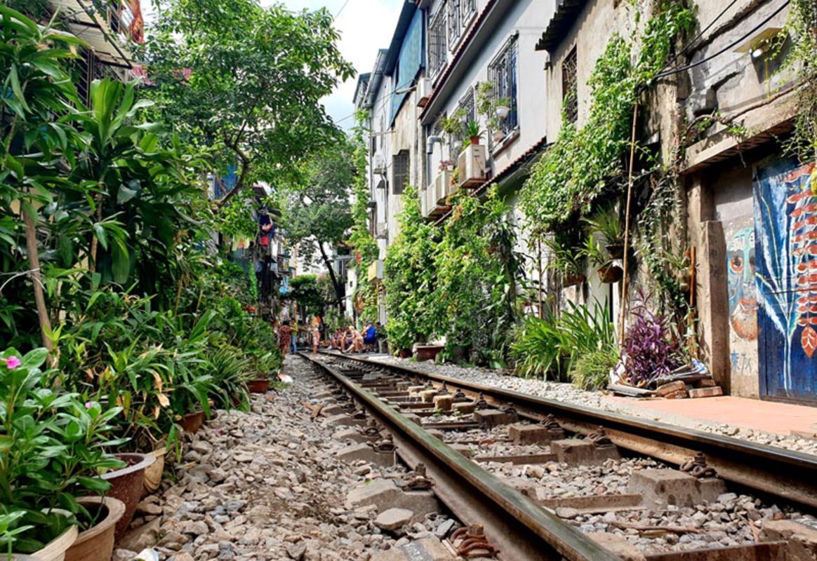 Capture the vibrant energy of Hanoi’s iconic Train Street
