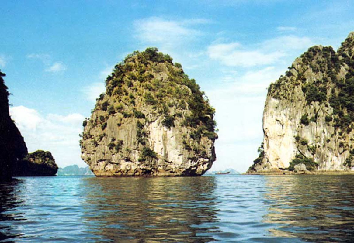 Capture the iconic beauty of Bai Tu Long Bay’s karst gem
