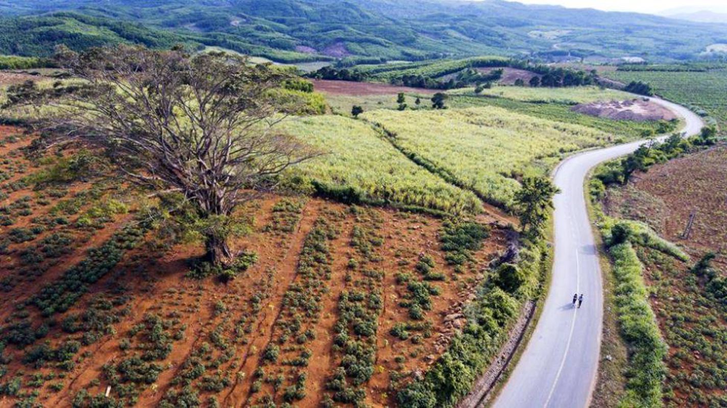 Photograph the rustic allure of Van Hoa’s countryside