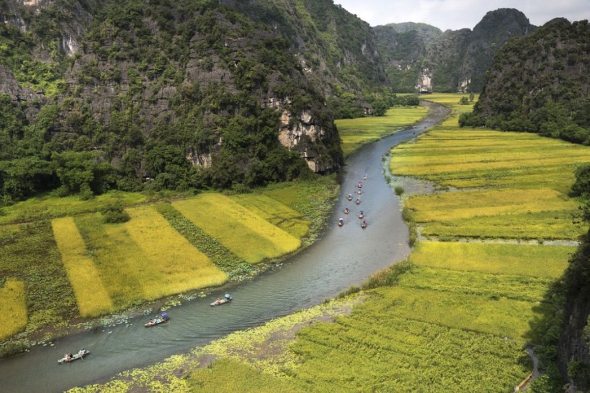 Photograph the vibrant allure of Ninh Binh’s landscapes