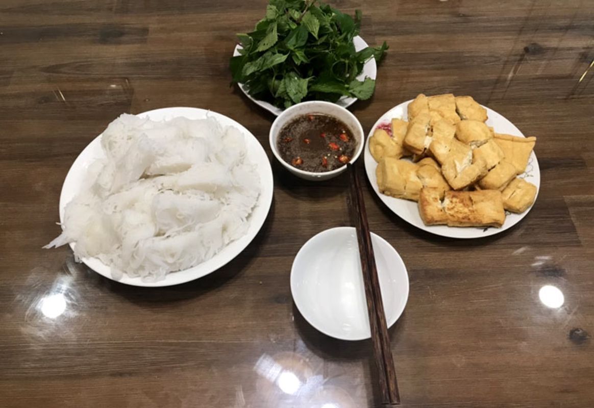 Capture the bold flavors of Hanoi’s street food gem