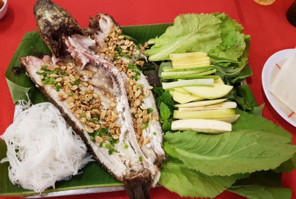 Fried Long An snakehead Fish - "Cá lóc nướng trui"