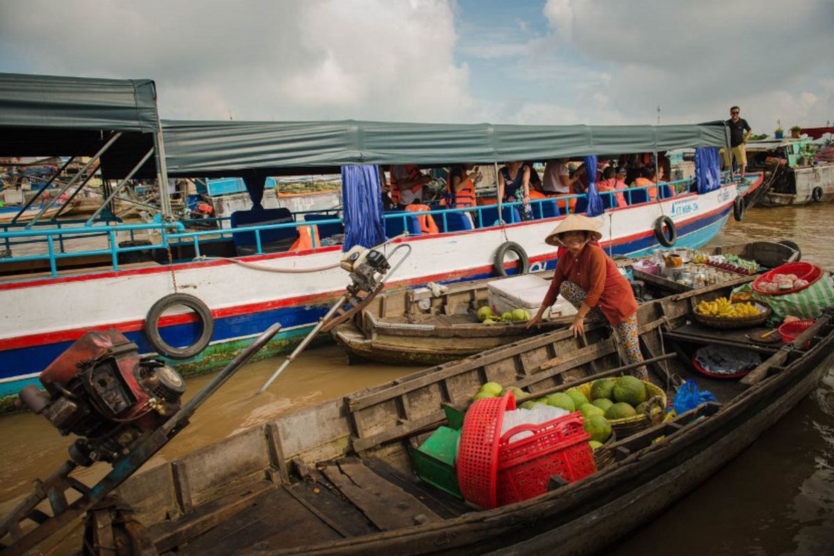 Enjoy private Sampan Tour
