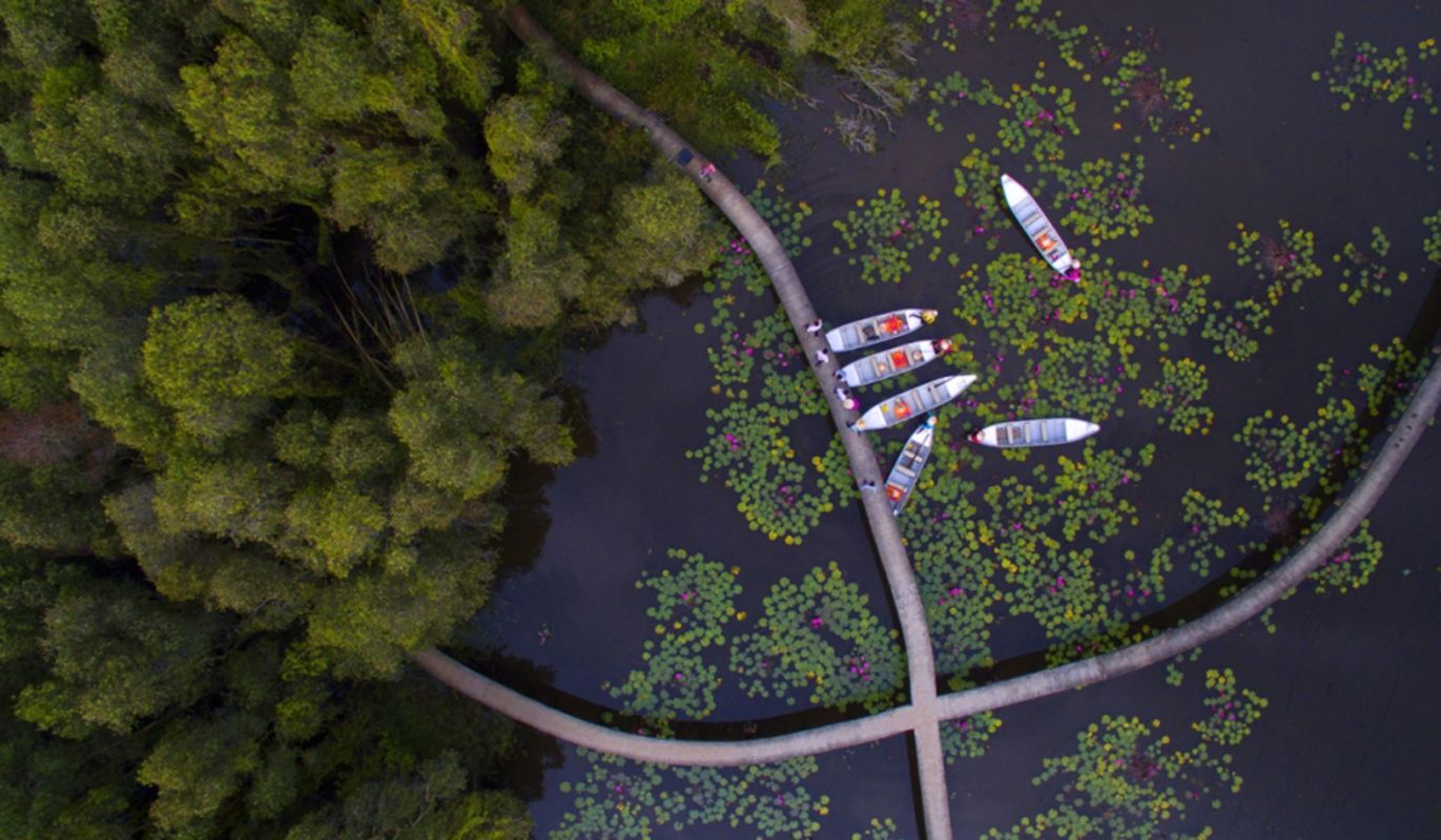 Visiting Tan Lap Floating Village