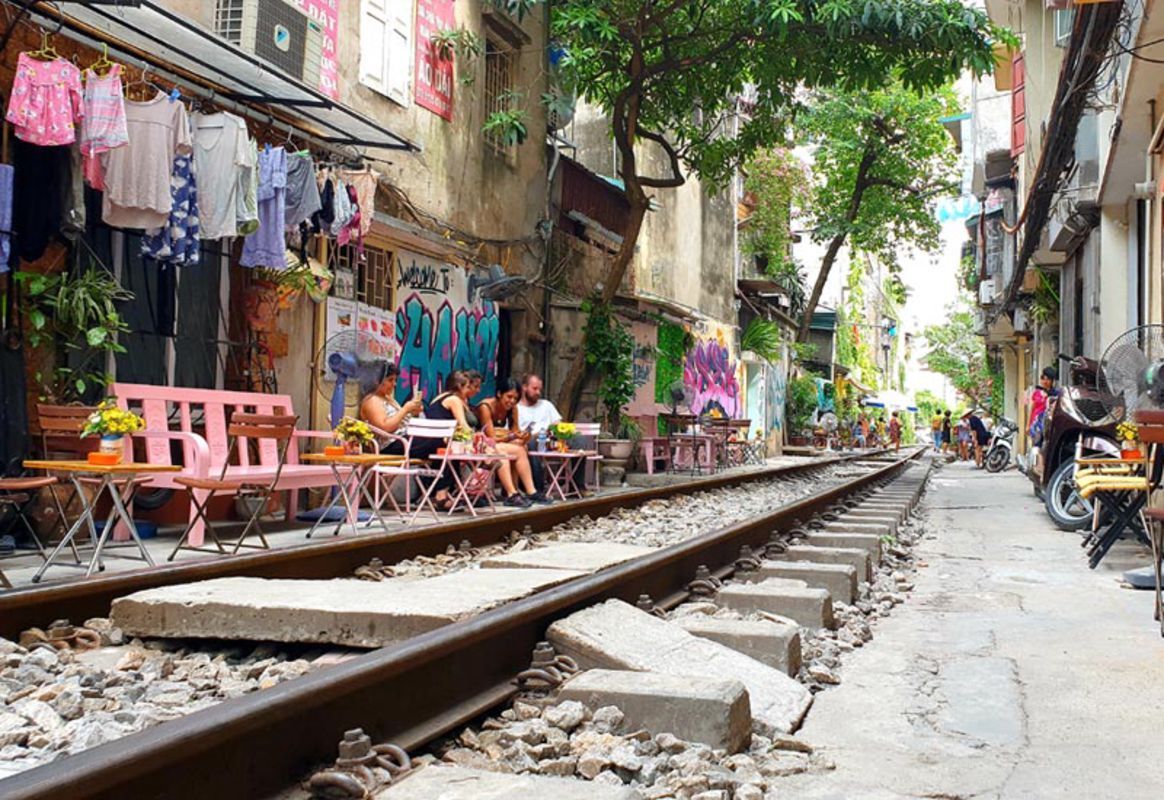 Photograph the authentic allure of Phố Đường Tàu’s vibe