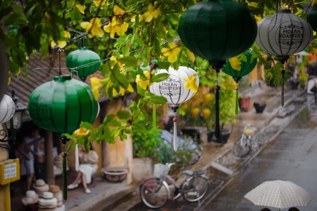 Photograph the vibrant glow of Hoi An’s streets