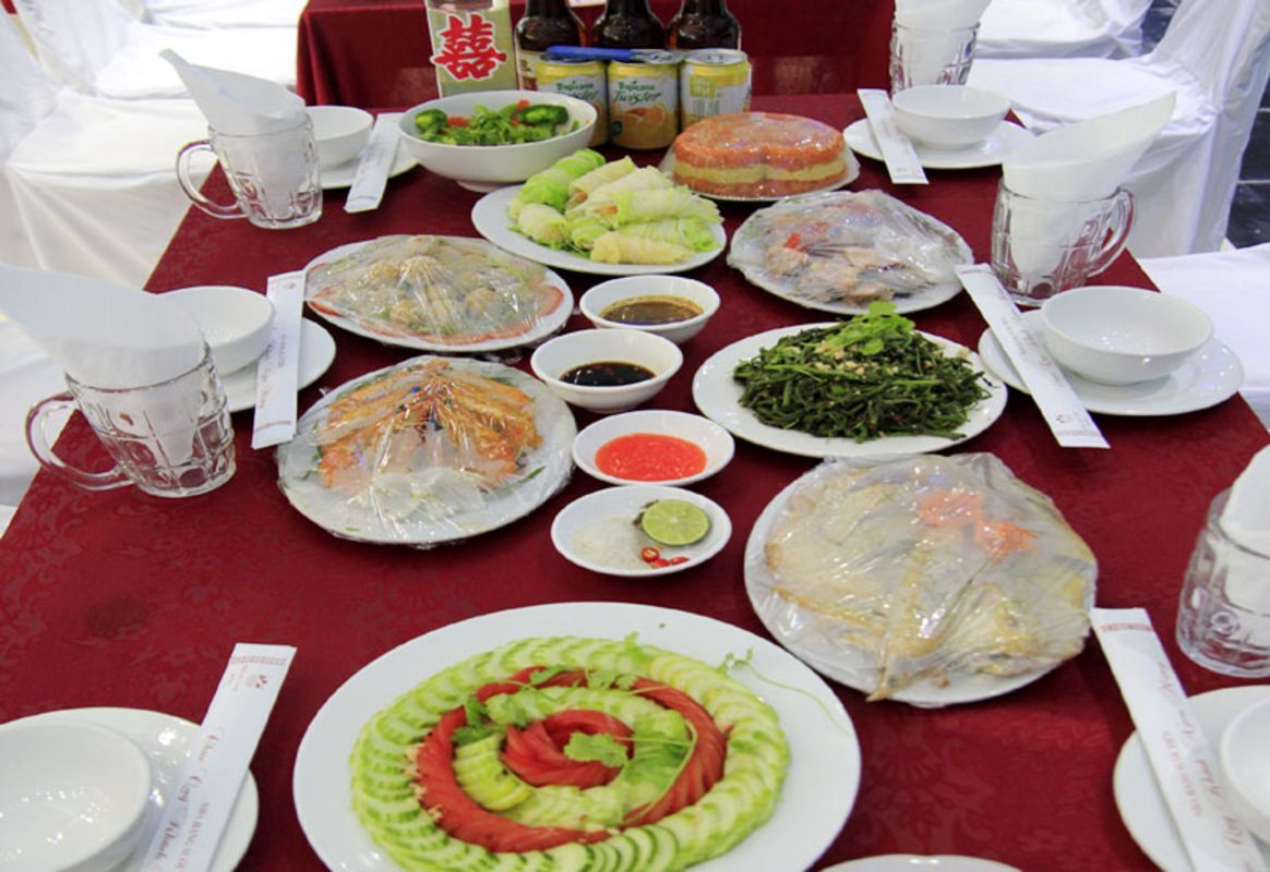 Master chopstick etiquette with Hue’s delicate rice cakes