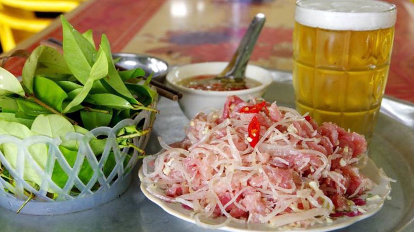 Experience Ninh Binh Tours with sustainable dining
