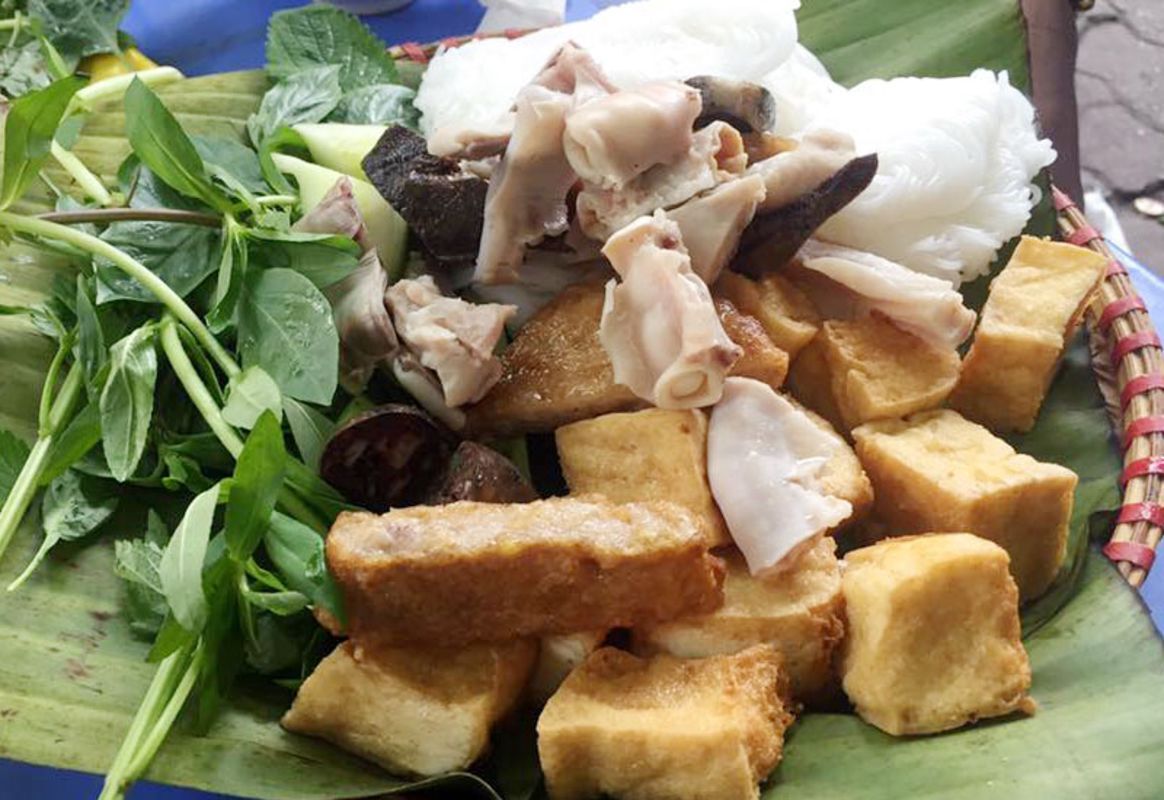 Photograph the colorful allure of Hanoi's street food