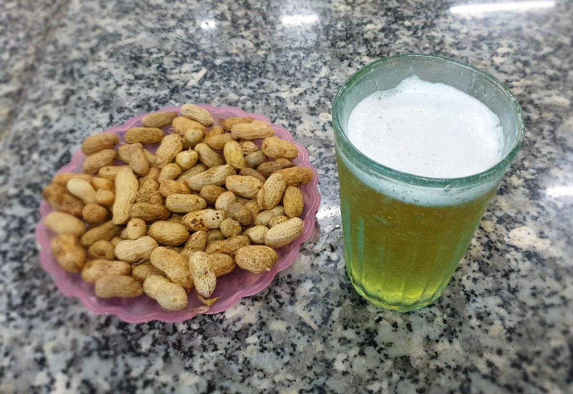 Photograph the communal allure of Hanoi’s street scene