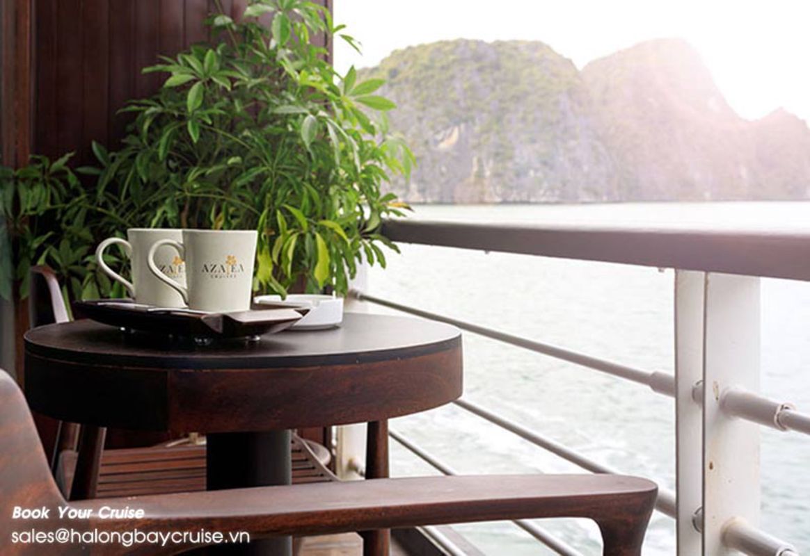 Experience the yacht at Bai Tu Long - Start your Bai Tu Long Travel with tranquil vistas