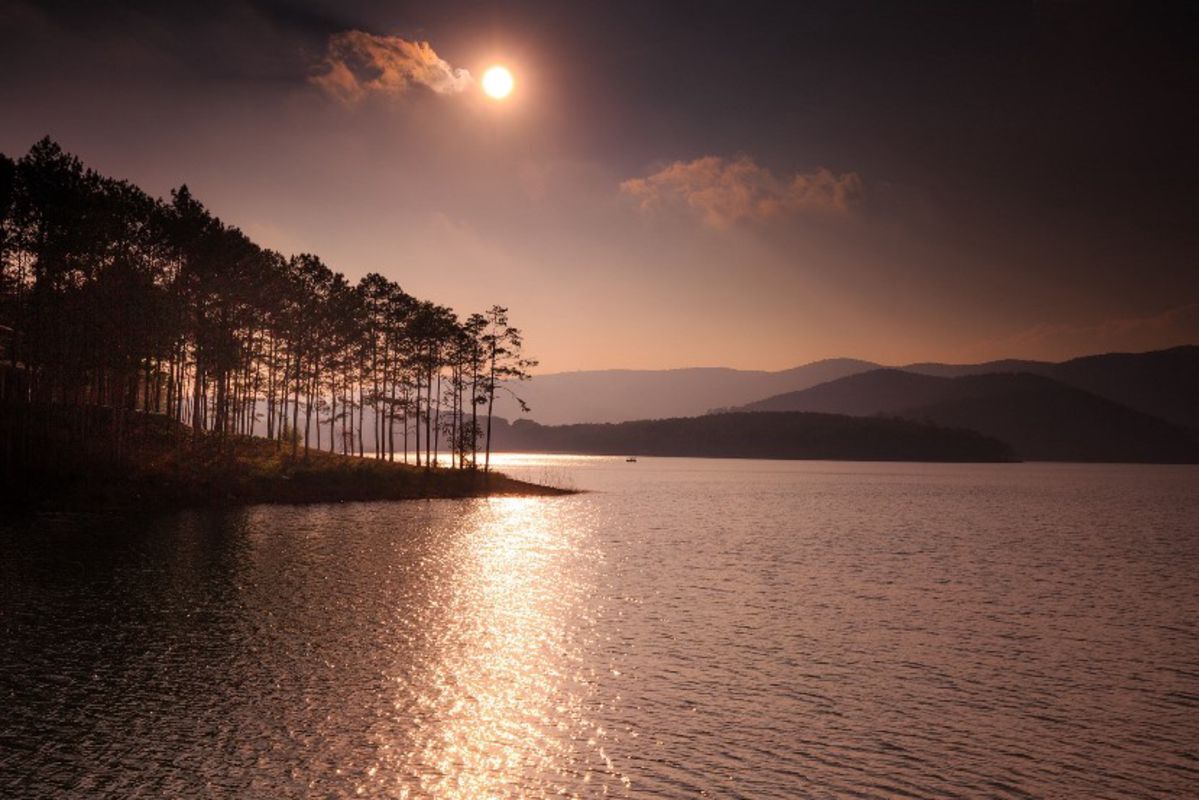 Xuan Huong Lake - Capture the tranquil beauty of Da Lat’s highland gem