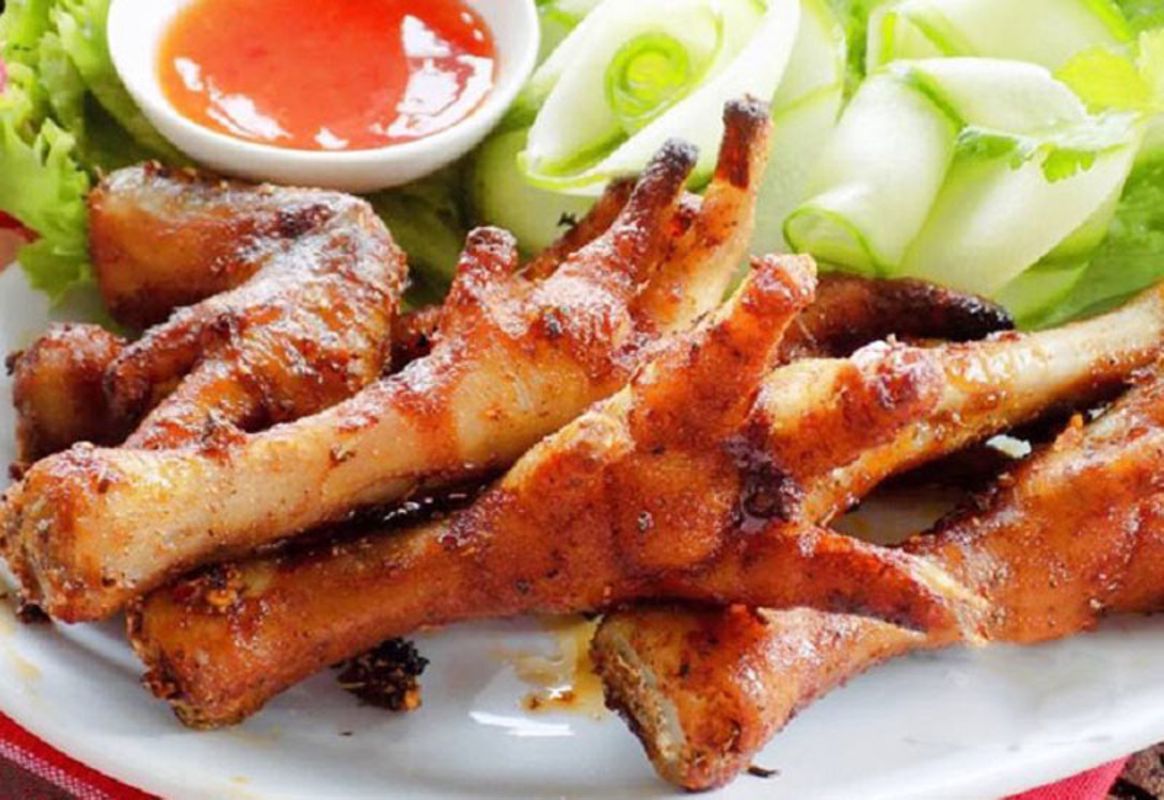 Experience Hanoi Tours with sustainable dining