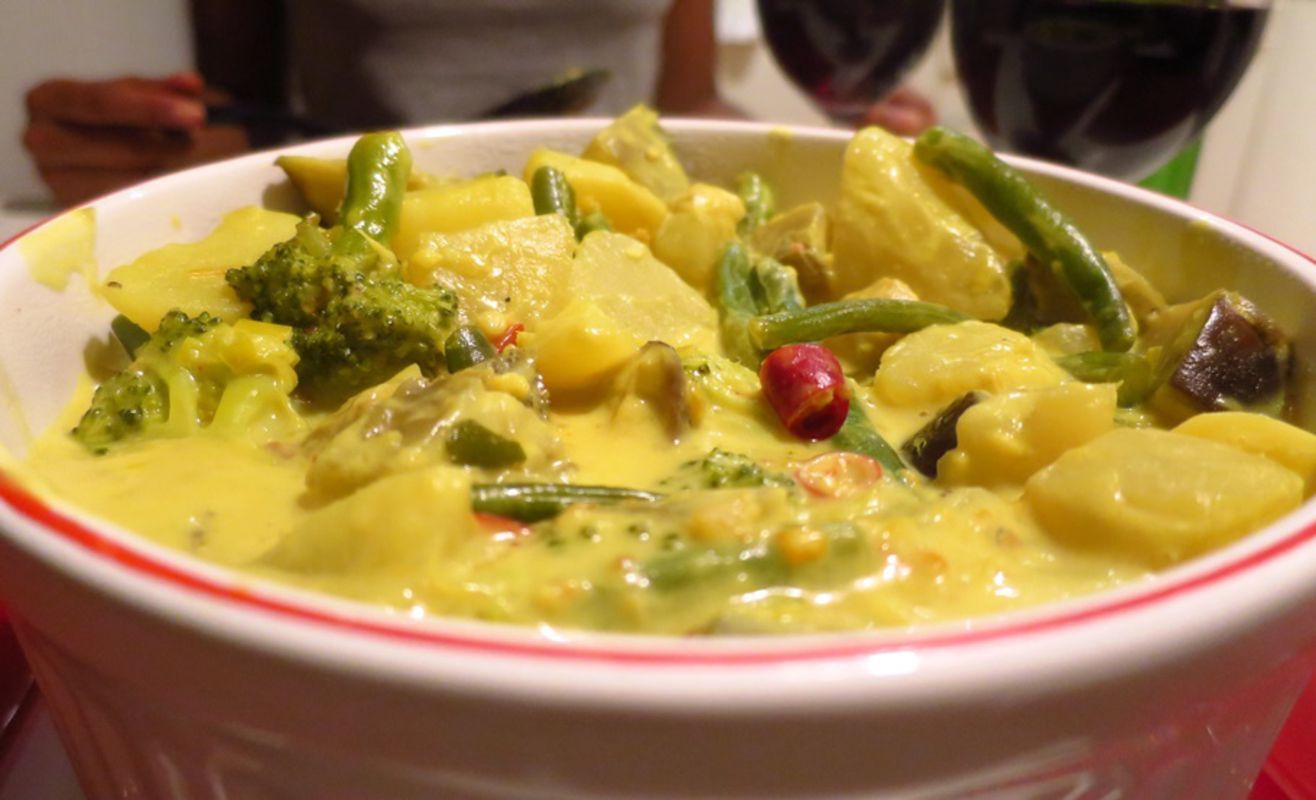 Dive into the vibrant flavors of Phnom Penh Travel