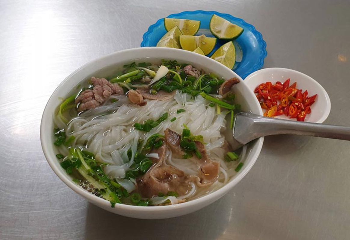 Experience Hanoi Tours with sustainable dining