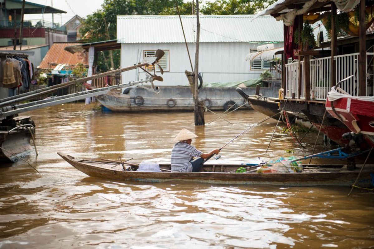 Capture the tranquil beauty of Can Tho’s floating markets
