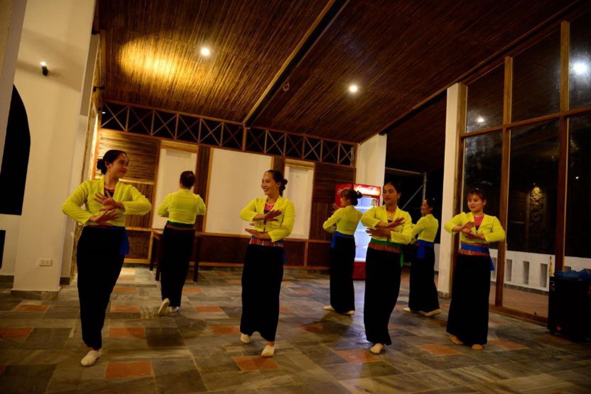 Participating in the special evening cultural event “Văn hóa bản”