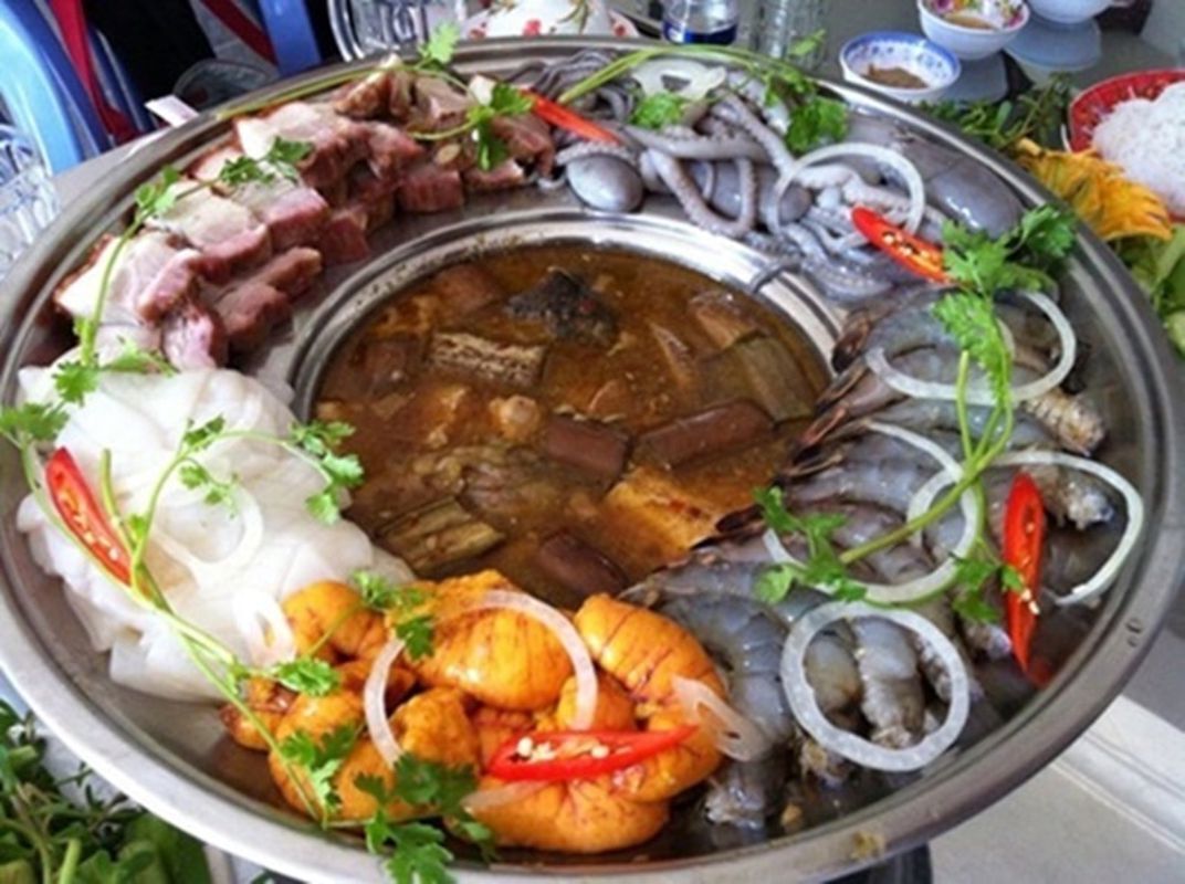 Photograph the vibrant allure of Ca Mau’s food scene