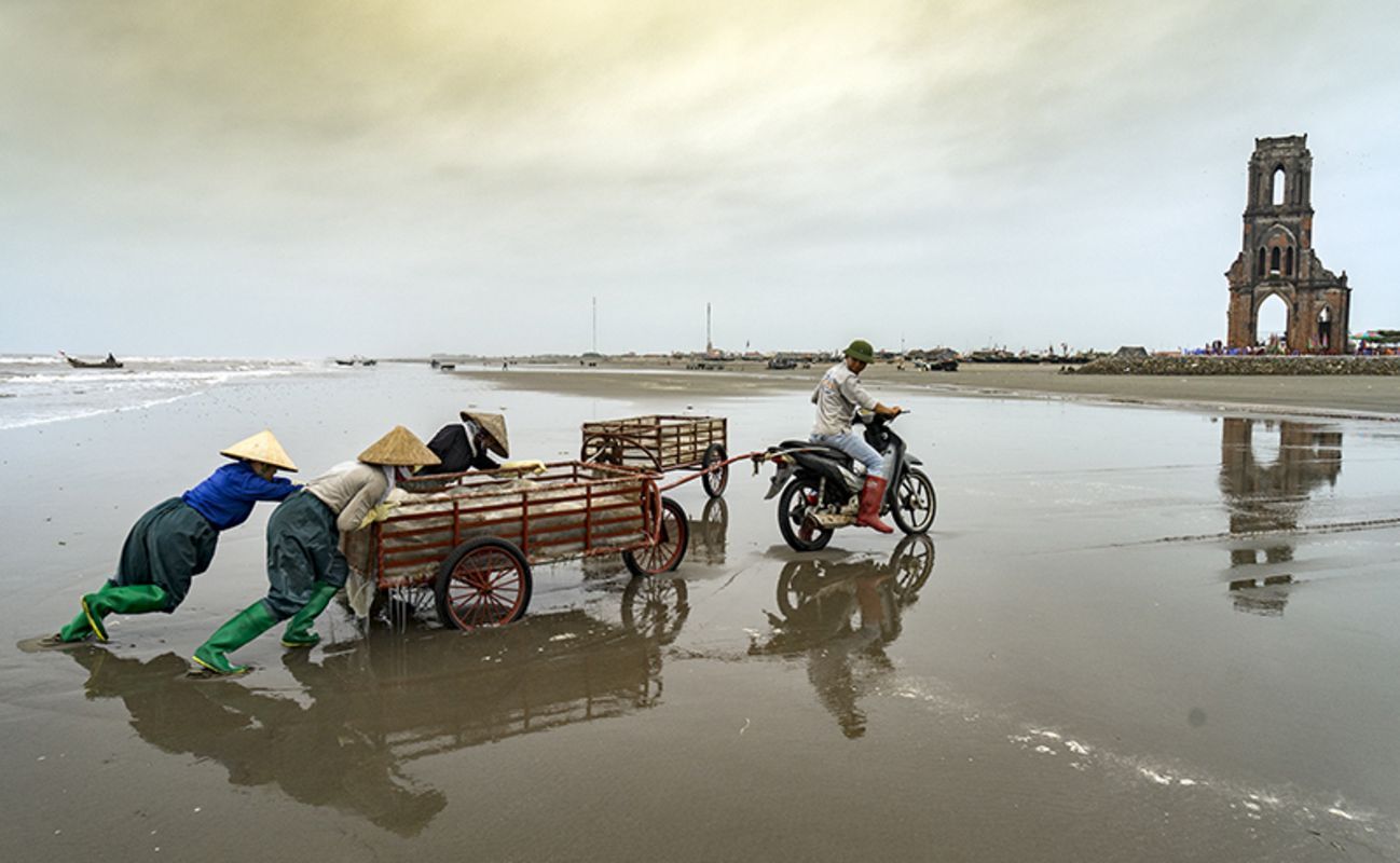 Experience Ninh Binh Tours with sustainable adventures